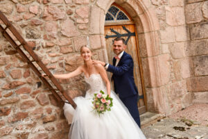 Photo de couple mariage dans les ruelles du vieux Paray-le-Monial