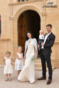 Photo de famille mariage à la mairie de Paray-le-Monial