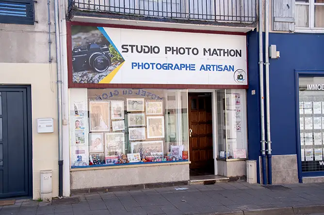 Entrée du Studio Photomathon, artisan photographe de mariage au 13 rue des Récollets à Marcigny